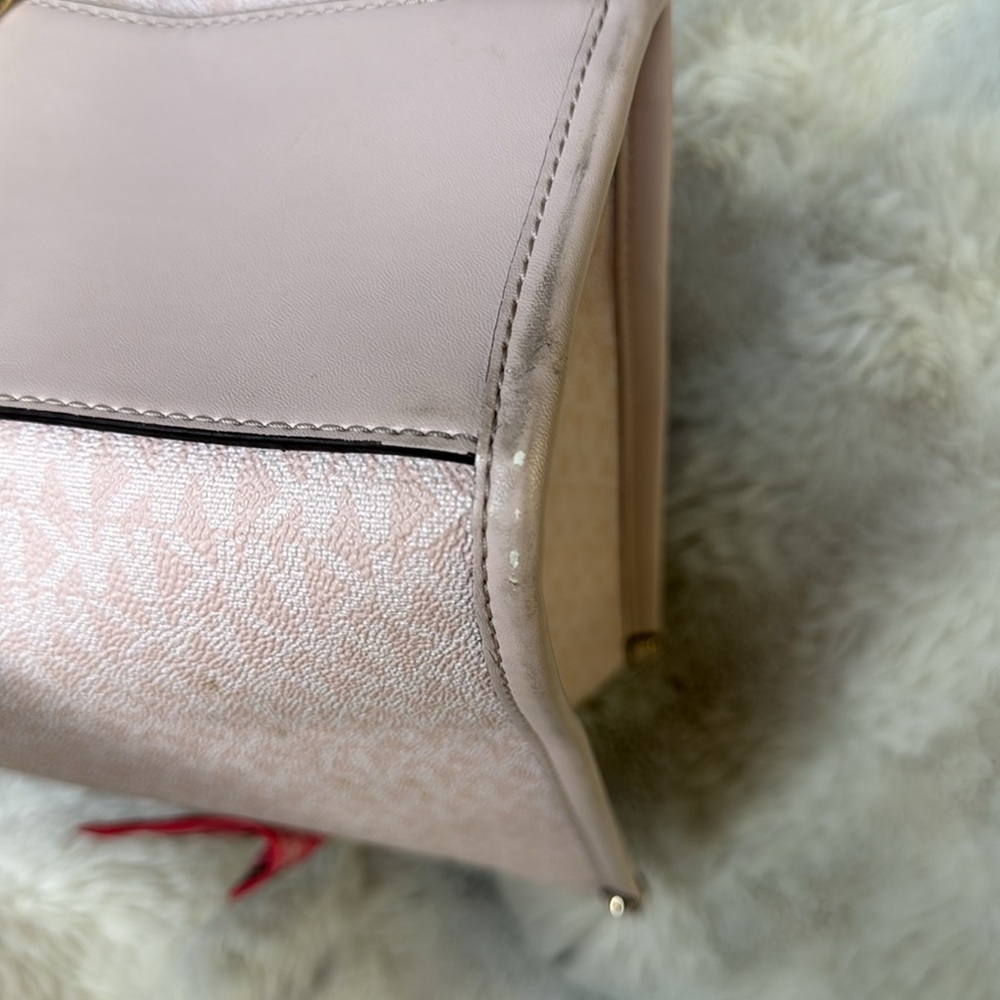 MICHEAL KORS MONOGRAM TOTE - Picture 3 of 12